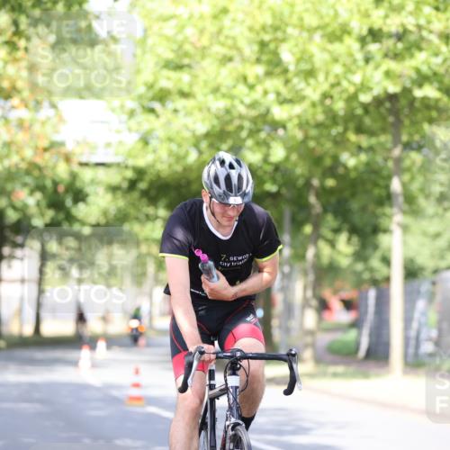 11.08.2024 - GEWOBA Citytriathlon Bremen H.Heesch http://msf.ph/oto/6770355 11.08.2024 10:44:47 Radfahren 44, 81 meine-sportfotos.de