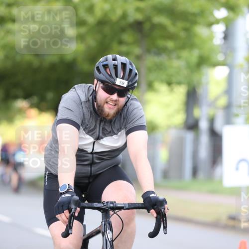 11.08.2024 - GEWOBA Citytriathlon Bremen H.Heesch http://msf.ph/oto/6770356 11.08.2024 10:37:48 Radfahren 1, 59 meine-sportfotos.de