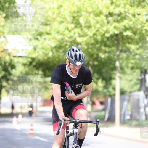 11.08.2024 - GEWOBA Citytriathlon Bremen H.Heesch http://msf.ph/oto/6770360 11.08.2024 10:44:47 Radfahren 44, 81 meine-sportfotos.de