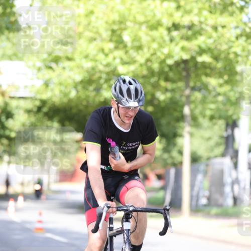 11.08.2024 - GEWOBA Citytriathlon Bremen H.Heesch http://msf.ph/oto/6770364 11.08.2024 10:44:47 Radfahren 44, 81 meine-sportfotos.de