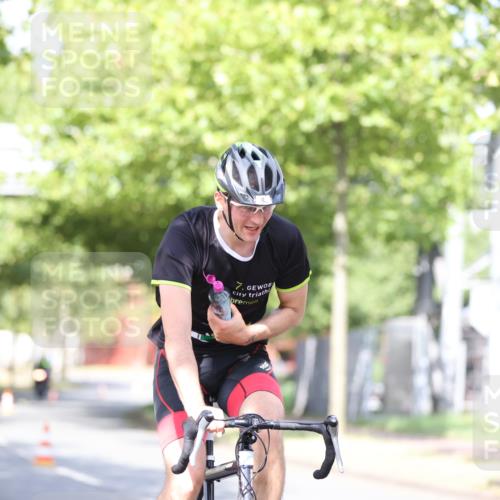 11.08.2024 - GEWOBA Citytriathlon Bremen H.Heesch http://msf.ph/oto/6770368 11.08.2024 10:44:47 Radfahren 44, 81 meine-sportfotos.de