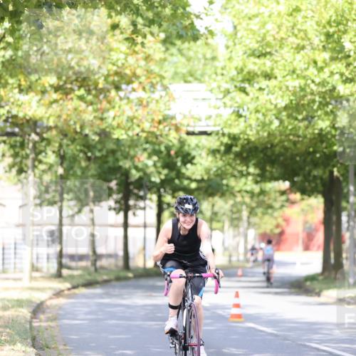 11.08.2024 - GEWOBA Citytriathlon Bremen H.Heesch http://msf.ph/oto/6770371 11.08.2024 10:44:56 Radfahren 13, 44, 81, 97 meine-sportfotos.de