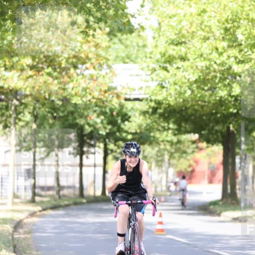 11.08.2024 - GEWOBA Citytriathlon Bremen H.Heesch http://msf.ph/oto/6770378 11.08.2024 10:44:56 Radfahren 13, 44, 81, 97 meine-sportfotos.de