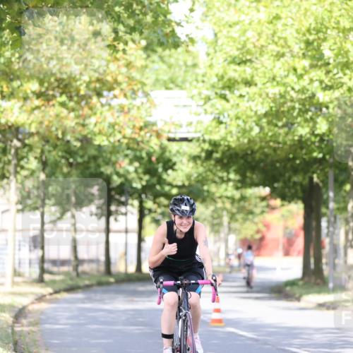 11.08.2024 - GEWOBA Citytriathlon Bremen H.Heesch http://msf.ph/oto/6770381 11.08.2024 10:44:56 Radfahren 13, 44, 81, 97 meine-sportfotos.de