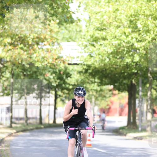 11.08.2024 - GEWOBA Citytriathlon Bremen H.Heesch http://msf.ph/oto/6770388 11.08.2024 10:44:56 Radfahren 13, 44, 81, 97 meine-sportfotos.de