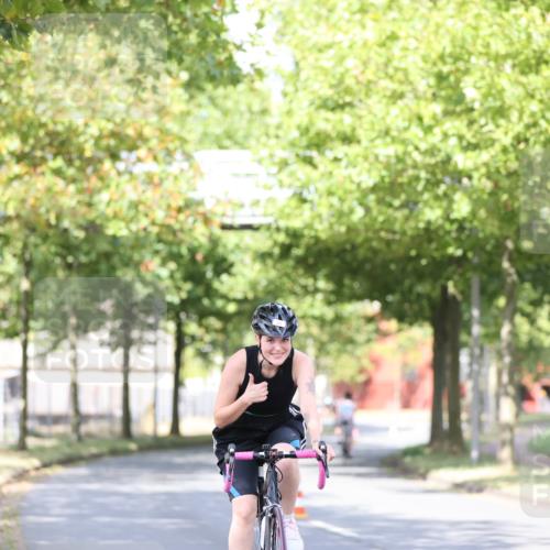 11.08.2024 - GEWOBA Citytriathlon Bremen H.Heesch http://msf.ph/oto/6770391 11.08.2024 10:44:56 Radfahren 13, 44, 81, 97 meine-sportfotos.de