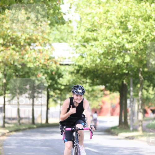 11.08.2024 - GEWOBA Citytriathlon Bremen H.Heesch http://msf.ph/oto/6770394 11.08.2024 10:44:56 Radfahren 13, 44, 81, 97 meine-sportfotos.de