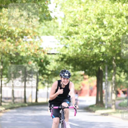11.08.2024 - GEWOBA Citytriathlon Bremen H.Heesch http://msf.ph/oto/6770398 11.08.2024 10:44:56 Radfahren 13, 44, 81, 97 meine-sportfotos.de