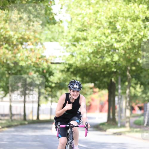 11.08.2024 - GEWOBA Citytriathlon Bremen H.Heesch http://msf.ph/oto/6770401 11.08.2024 10:44:56 Radfahren 13, 44, 81, 97 meine-sportfotos.de