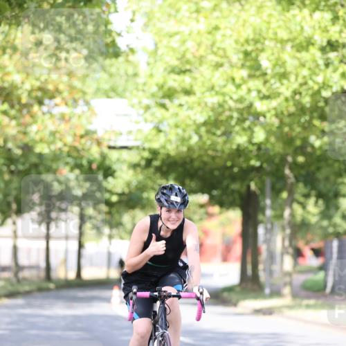 11.08.2024 - GEWOBA Citytriathlon Bremen H.Heesch http://msf.ph/oto/6770404 11.08.2024 10:44:57 Radfahren 13, 44, 54, 97 meine-sportfotos.de