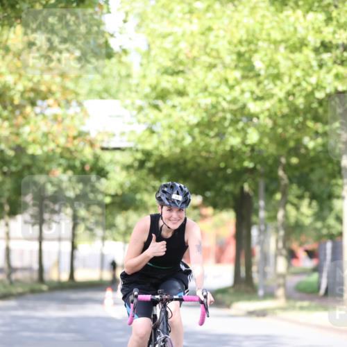 11.08.2024 - GEWOBA Citytriathlon Bremen H.Heesch http://msf.ph/oto/6770409 11.08.2024 10:44:57 Radfahren 13, 44, 54, 97 meine-sportfotos.de