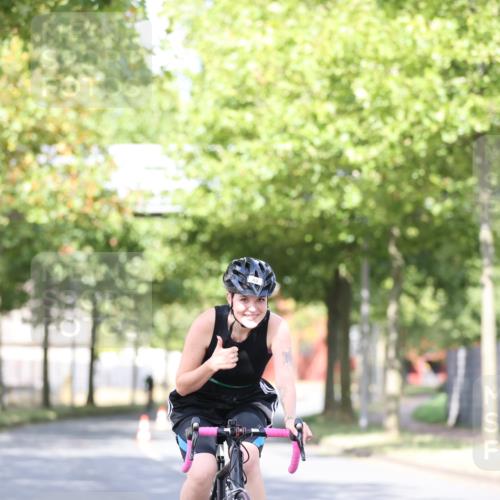 11.08.2024 - GEWOBA Citytriathlon Bremen H.Heesch http://msf.ph/oto/6770412 11.08.2024 10:44:57 Radfahren 13, 44, 54, 97 meine-sportfotos.de