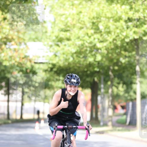 11.08.2024 - GEWOBA Citytriathlon Bremen H.Heesch http://msf.ph/oto/6770415 11.08.2024 10:44:57 Radfahren 13, 44, 54, 97 meine-sportfotos.de