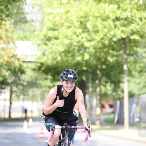 11.08.2024 - GEWOBA Citytriathlon Bremen H.Heesch http://msf.ph/oto/6770421 11.08.2024 10:44:57 Radfahren 13, 44, 54, 97 meine-sportfotos.de