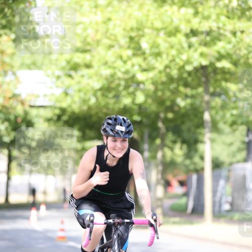 11.08.2024 - GEWOBA Citytriathlon Bremen H.Heesch http://msf.ph/oto/6770424 11.08.2024 10:44:57 Radfahren 13, 44, 54, 97 meine-sportfotos.de