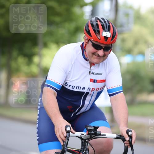 11.08.2024 - GEWOBA Citytriathlon Bremen H.Heesch http://msf.ph/oto/6770426 11.08.2024 10:37:53 Radfahren 1, 59 meine-sportfotos.de