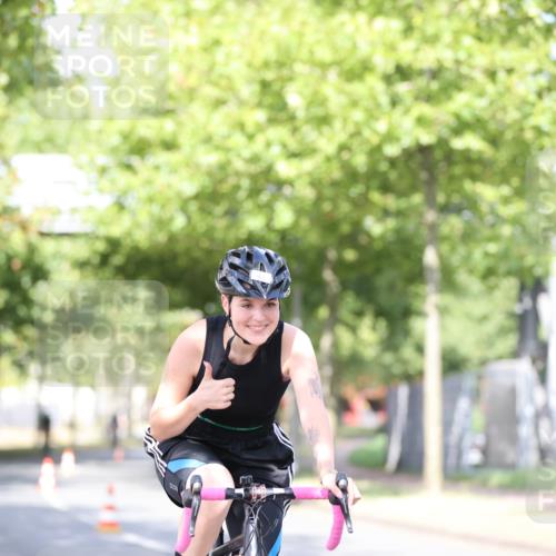 11.08.2024 - GEWOBA Citytriathlon Bremen H.Heesch http://msf.ph/oto/6770427 11.08.2024 10:44:57 Radfahren 13, 44, 54, 97 meine-sportfotos.de