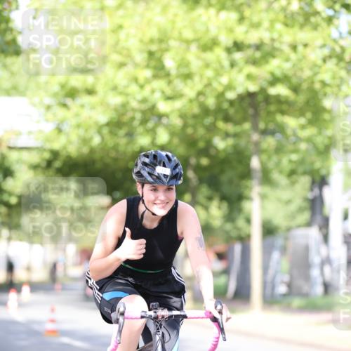 11.08.2024 - GEWOBA Citytriathlon Bremen H.Heesch http://msf.ph/oto/6770430 11.08.2024 10:44:57 Radfahren 13, 44, 54, 97 meine-sportfotos.de