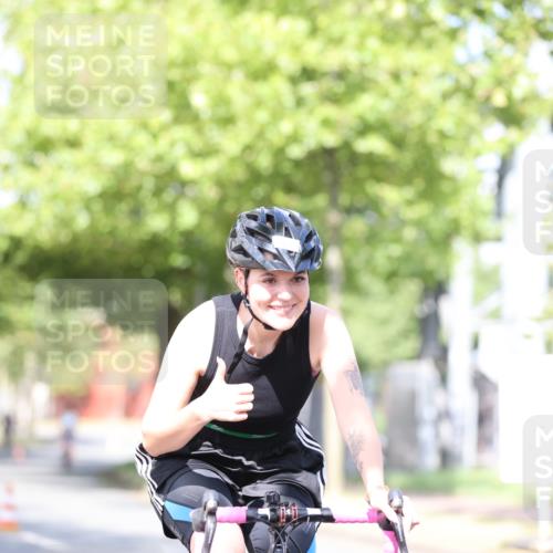 11.08.2024 - GEWOBA Citytriathlon Bremen H.Heesch http://msf.ph/oto/6770439 11.08.2024 10:44:57 Radfahren 13, 44, 54, 97 meine-sportfotos.de