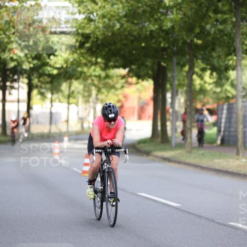 11.08.2024 - GEWOBA Citytriathlon Bremen H.Heesch http://msf.ph/oto/6770442 11.08.2024 10:38:08 Radfahren 3, 52, 56, 94 meine-sportfotos.de