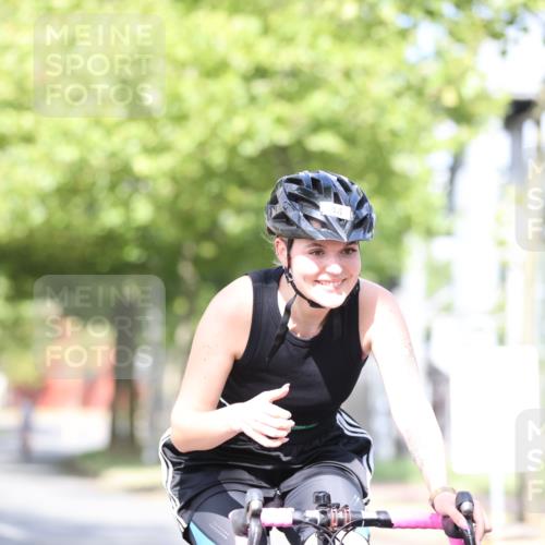 11.08.2024 - GEWOBA Citytriathlon Bremen H.Heesch http://msf.ph/oto/6770445 11.08.2024 10:44:57 Radfahren 13, 44, 54, 97 meine-sportfotos.de