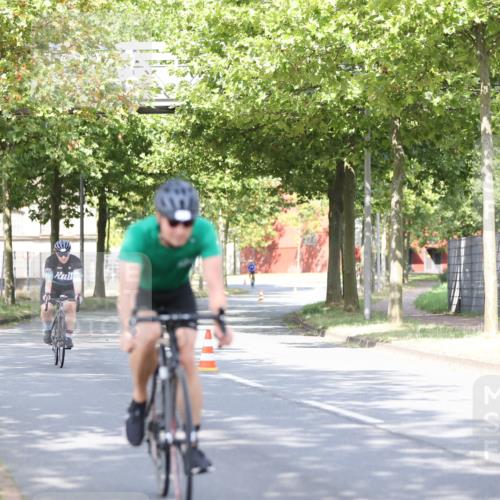 11.08.2024 - GEWOBA Citytriathlon Bremen H.Heesch http://msf.ph/oto/6770448 11.08.2024 10:45:05 Radfahren 13, 51, 54, 97 meine-sportfotos.de