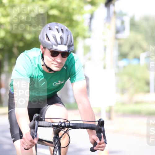 11.08.2024 - GEWOBA Citytriathlon Bremen H.Heesch http://msf.ph/oto/6770451 11.08.2024 10:45:05 Radfahren 13, 51, 54, 97 meine-sportfotos.de