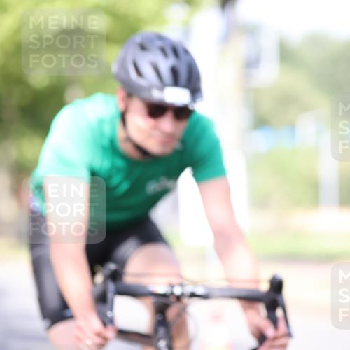 11.08.2024 - GEWOBA Citytriathlon Bremen H.Heesch http://msf.ph/oto/6770453 11.08.2024 10:45:05 Radfahren 13, 51, 54, 97 meine-sportfotos.de