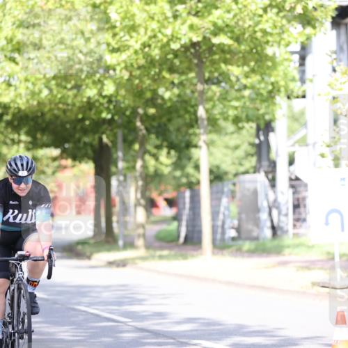 11.08.2024 - GEWOBA Citytriathlon Bremen H.Heesch http://msf.ph/oto/6770456 11.08.2024 10:45:07 Radfahren 13, 51, 54, 97 meine-sportfotos.de