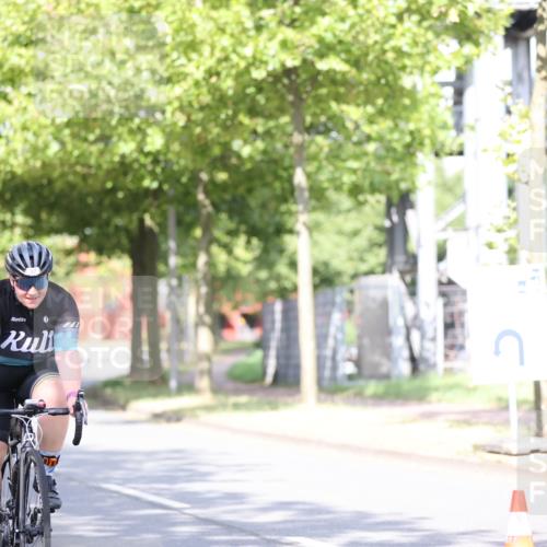 11.08.2024 - GEWOBA Citytriathlon Bremen H.Heesch http://msf.ph/oto/6770459 11.08.2024 10:45:07 Radfahren 13, 51, 54, 97 meine-sportfotos.de