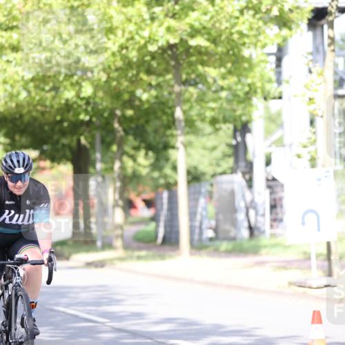 11.08.2024 - GEWOBA Citytriathlon Bremen H.Heesch http://msf.ph/oto/6770462 11.08.2024 10:45:07 Radfahren 13, 51, 54, 97 meine-sportfotos.de