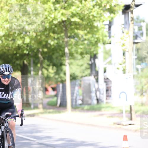 11.08.2024 - GEWOBA Citytriathlon Bremen H.Heesch http://msf.ph/oto/6770469 11.08.2024 10:45:07 Radfahren 13, 51, 54, 97 meine-sportfotos.de