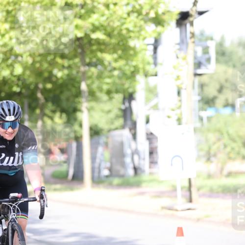 11.08.2024 - GEWOBA Citytriathlon Bremen H.Heesch http://msf.ph/oto/6770480 11.08.2024 10:45:07 Radfahren 13, 51, 54, 97 meine-sportfotos.de