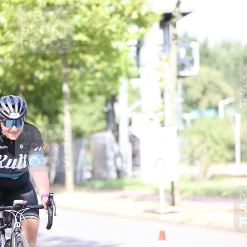 11.08.2024 - GEWOBA Citytriathlon Bremen H.Heesch http://msf.ph/oto/6770486 11.08.2024 10:45:07 Radfahren 13, 51, 54, 97 meine-sportfotos.de