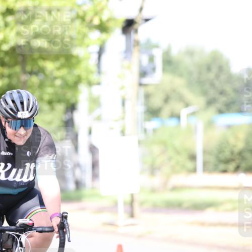 11.08.2024 - GEWOBA Citytriathlon Bremen H.Heesch http://msf.ph/oto/6770496 11.08.2024 10:45:07 Radfahren 13, 51, 54, 97 meine-sportfotos.de