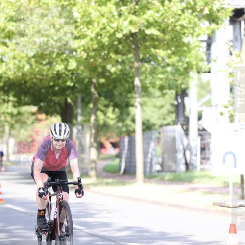 11.08.2024 - GEWOBA Citytriathlon Bremen H.Heesch http://msf.ph/oto/6770519 11.08.2024 10:45:12 Radfahren 13, 51, 54, 97 meine-sportfotos.de