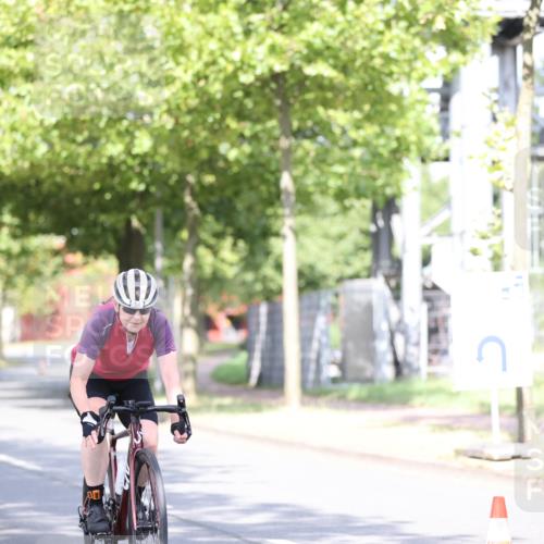 11.08.2024 - GEWOBA Citytriathlon Bremen H.Heesch http://msf.ph/oto/6770522 11.08.2024 10:45:12 Radfahren 13, 51, 54, 97 meine-sportfotos.de