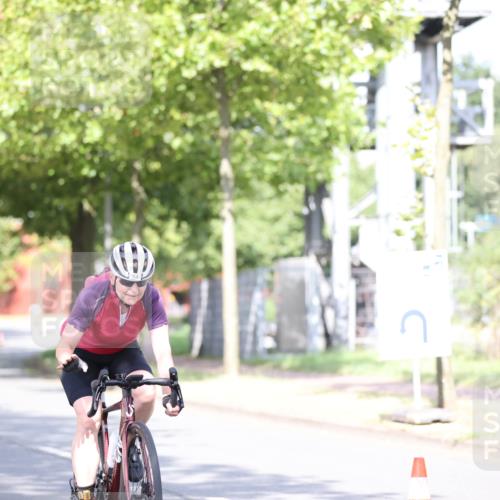 11.08.2024 - GEWOBA Citytriathlon Bremen H.Heesch http://msf.ph/oto/6770528 11.08.2024 10:45:12 Radfahren 13, 51, 54, 97 meine-sportfotos.de