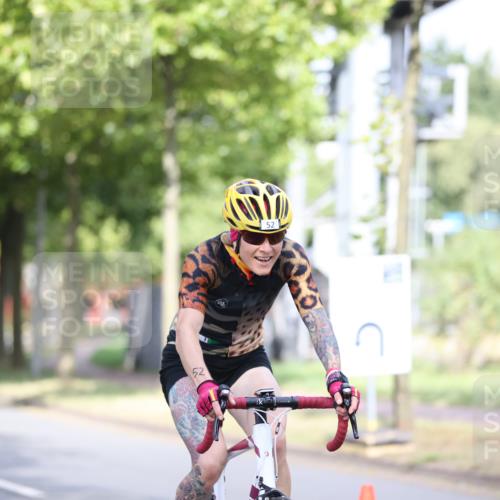11.08.2024 - GEWOBA Citytriathlon Bremen H.Heesch http://msf.ph/oto/6770532 11.08.2024 10:38:13 Radfahren 3, 52, 56, 94, 95 meine-sportfotos.de