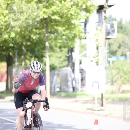 11.08.2024 - GEWOBA Citytriathlon Bremen H.Heesch http://msf.ph/oto/6770534 11.08.2024 10:45:12 Radfahren 13, 51, 54, 97 meine-sportfotos.de