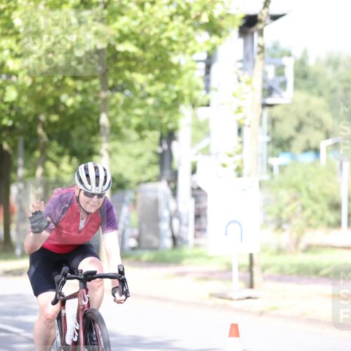 11.08.2024 - GEWOBA Citytriathlon Bremen H.Heesch http://msf.ph/oto/6770537 11.08.2024 10:45:12 Radfahren 13, 51, 54, 97 meine-sportfotos.de