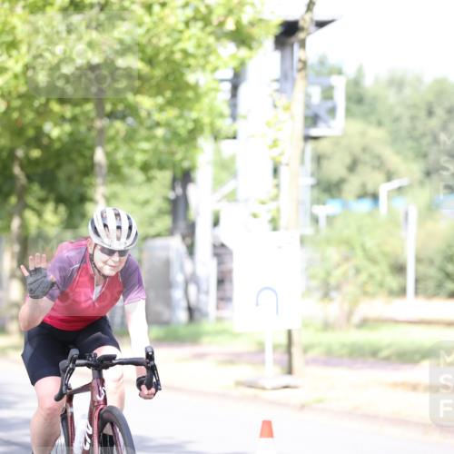 11.08.2024 - GEWOBA Citytriathlon Bremen H.Heesch http://msf.ph/oto/6770540 11.08.2024 10:45:12 Radfahren 13, 51, 54, 97 meine-sportfotos.de