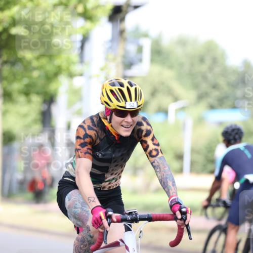 11.08.2024 - GEWOBA Citytriathlon Bremen H.Heesch http://msf.ph/oto/6770541 11.08.2024 10:38:14 Radfahren 3, 52, 56, 94, 95 meine-sportfotos.de