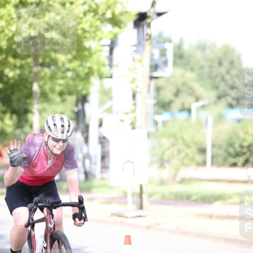 11.08.2024 - GEWOBA Citytriathlon Bremen H.Heesch http://msf.ph/oto/6770543 11.08.2024 10:45:12 Radfahren 13, 51, 54, 97 meine-sportfotos.de