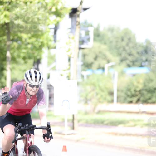 11.08.2024 - GEWOBA Citytriathlon Bremen H.Heesch http://msf.ph/oto/6770546 11.08.2024 10:45:12 Radfahren 13, 51, 54, 97 meine-sportfotos.de