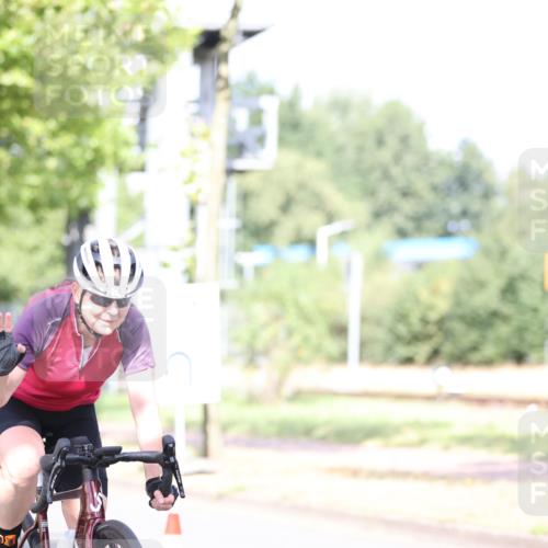 11.08.2024 - GEWOBA Citytriathlon Bremen H.Heesch http://msf.ph/oto/6770548 11.08.2024 10:45:12 Radfahren 13, 51, 54, 97 meine-sportfotos.de