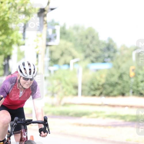 11.08.2024 - GEWOBA Citytriathlon Bremen H.Heesch http://msf.ph/oto/6770552 11.08.2024 10:45:12 Radfahren 13, 51, 54, 97 meine-sportfotos.de