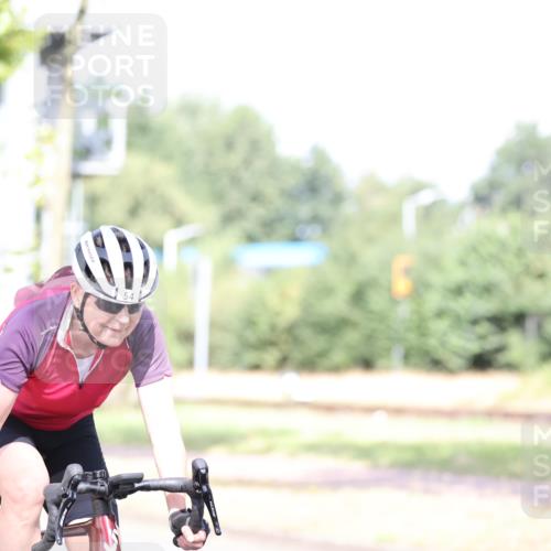 11.08.2024 - GEWOBA Citytriathlon Bremen H.Heesch http://msf.ph/oto/6770562 11.08.2024 10:45:13 Radfahren 13, 51, 54, 97 meine-sportfotos.de