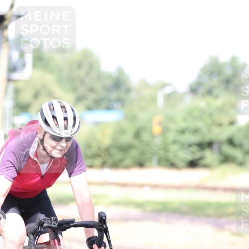 11.08.2024 - GEWOBA Citytriathlon Bremen H.Heesch http://msf.ph/oto/6770569 11.08.2024 10:45:13 Radfahren 13, 51, 54, 97 meine-sportfotos.de