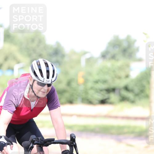 11.08.2024 - GEWOBA Citytriathlon Bremen H.Heesch http://msf.ph/oto/6770574 11.08.2024 10:45:13 Radfahren 13, 51, 54, 97 meine-sportfotos.de